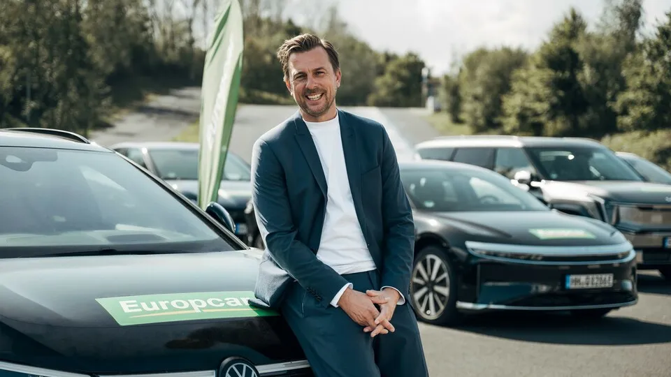 Timm Burmeister, Commercial Director und Vertriebsleiter bei Europcar Deutschland, setzt auf digitale Lösungen wie Fleet Share, um betriebliche Mobilität einfacher und transparenter zu gestalten.
